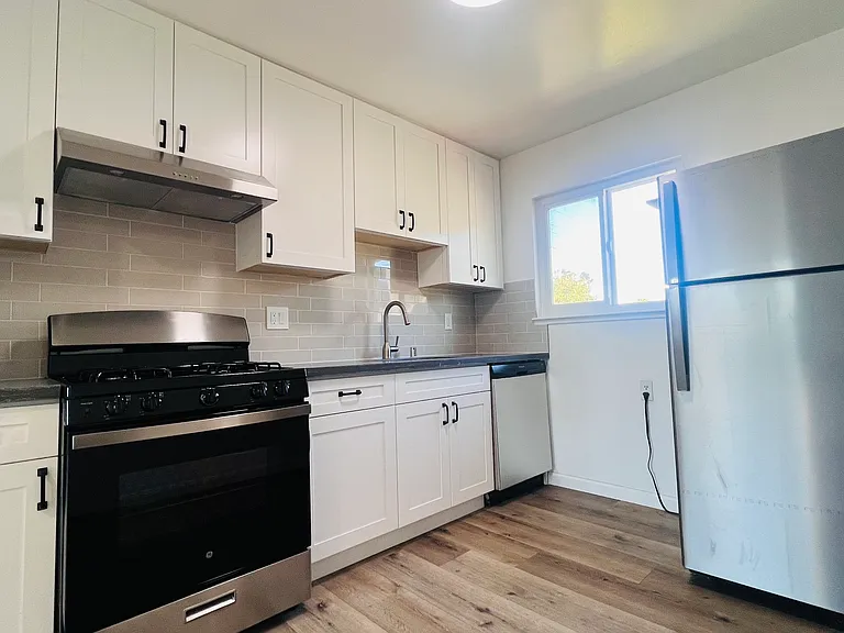 674 Lincoln St #4 — Photo 5