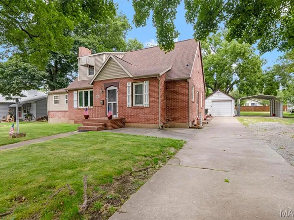 421 W College St, Aurora, MO 65605