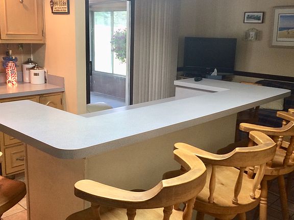 Eat-in Kitchen