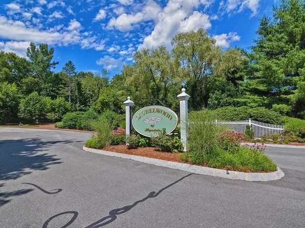 31 Laurelwood Dr, Hopedale, MA 01747