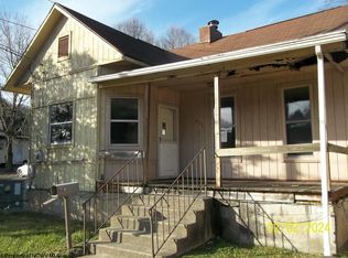 832 W 2nd St, Weston, WV 26452