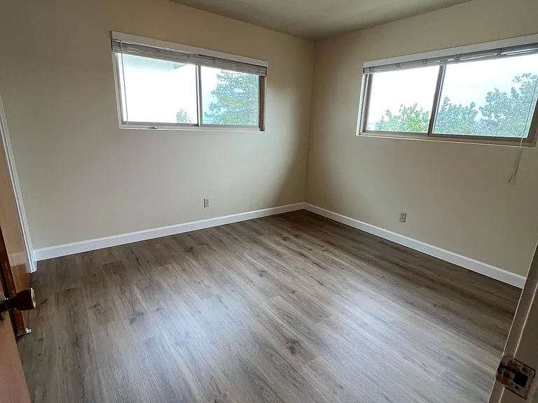 257 Van Buren St #D — Photo 5