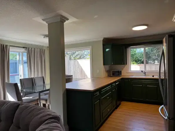 355 55a St #1A, Delta, BC V4M 3L8