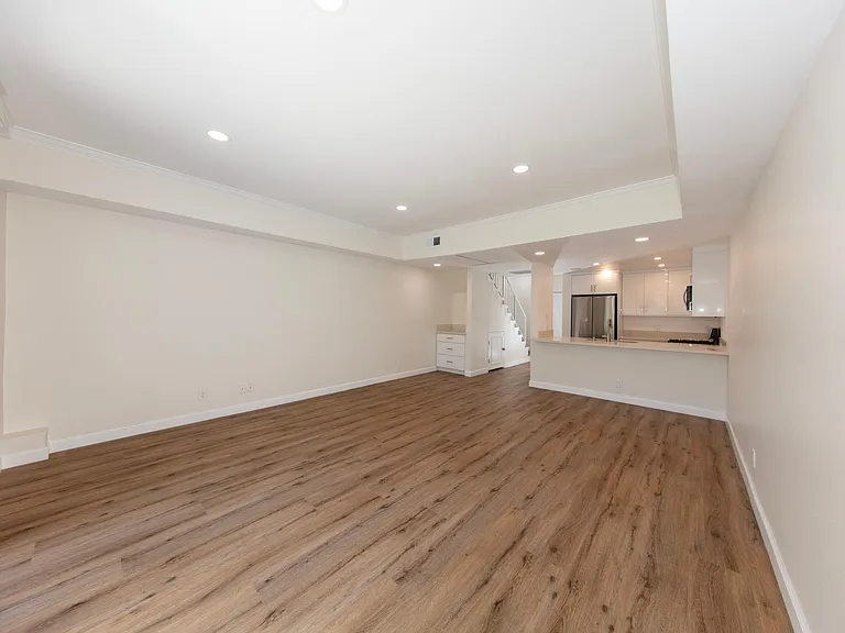 1524 Granville Ave #102 — Photo 7