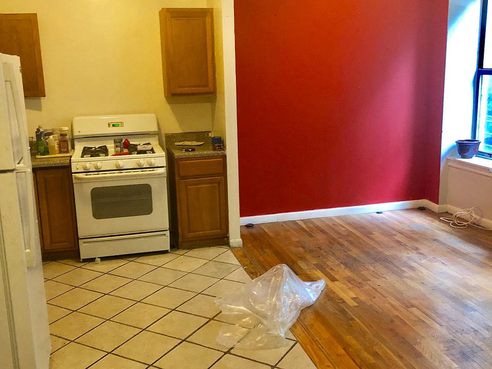 1st image of 190 W Burnside Ave APT 1D