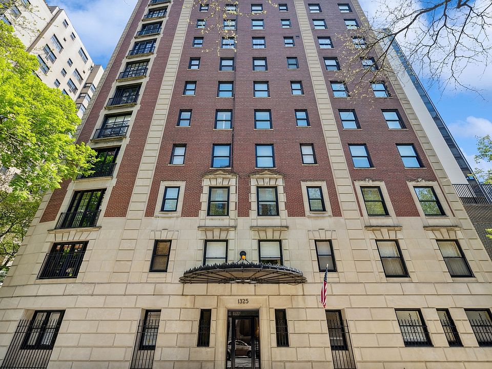 1st image of 1325 N Astor St APT 6