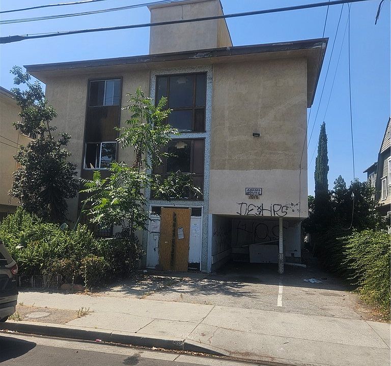 1st image of 1016 W 24th St