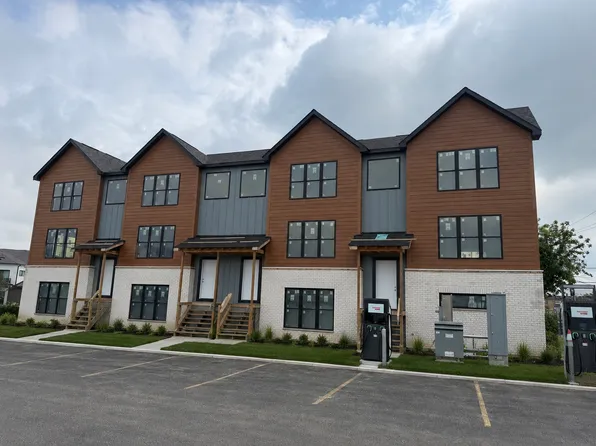 540 N Seymour Ave #B, Mundelein, IL 60060