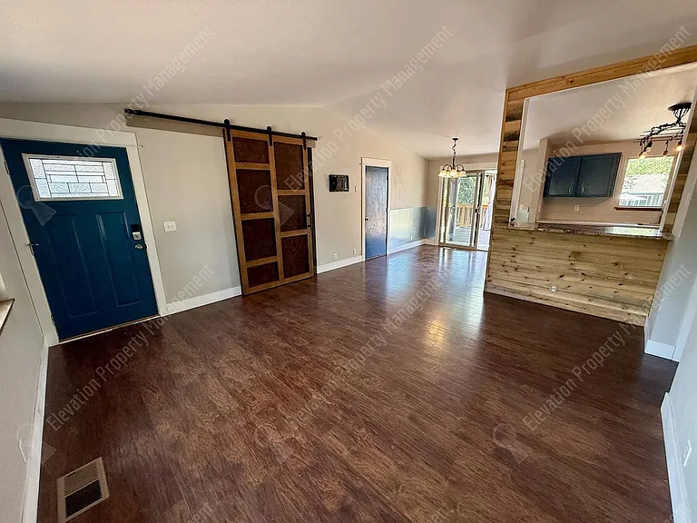 2136 NE Wells Acres Rd — Photo 2