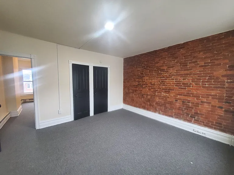 323 N Franklin St — Photo 9