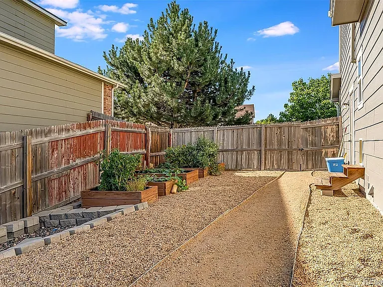 19889 E Caspian Cir — Photo 14