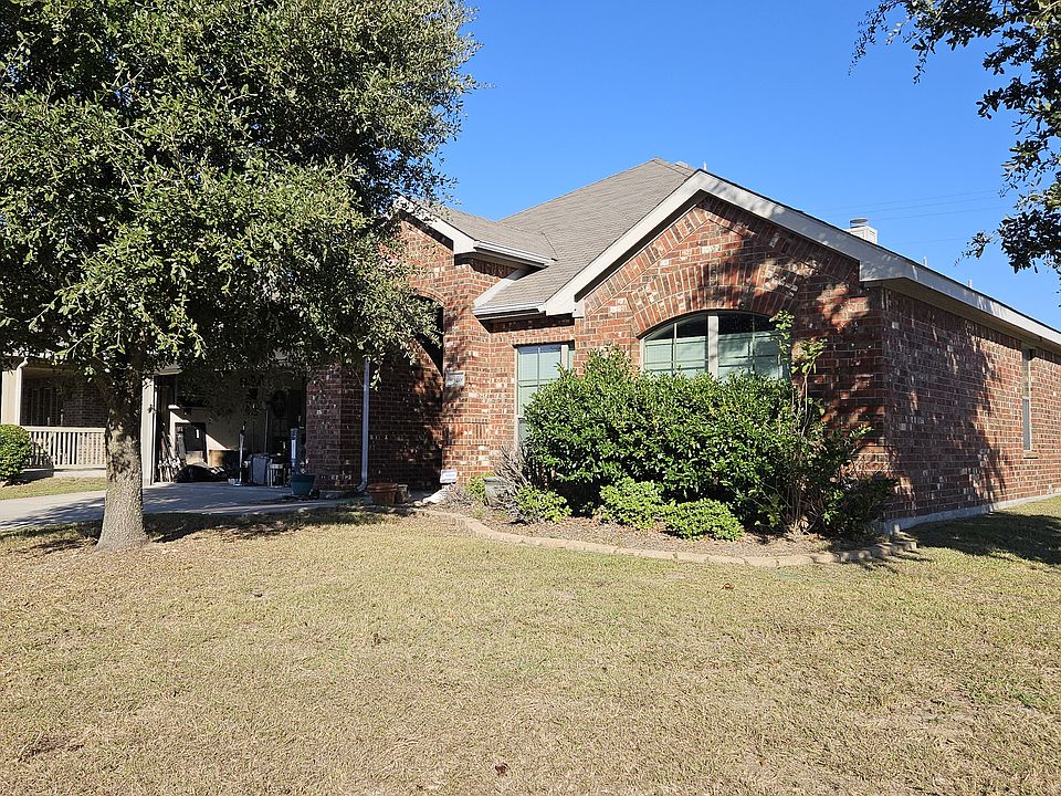 1st image of 526 Westminster Dr