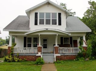1115 Jefferson Ave, Charleston, IL 61920