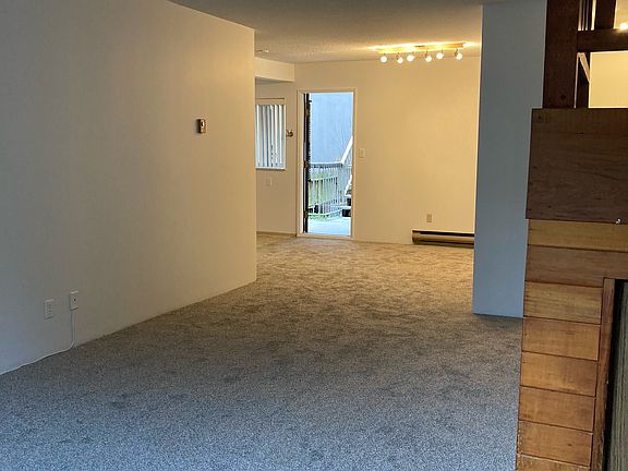 5th image of 3563 Oak St #300