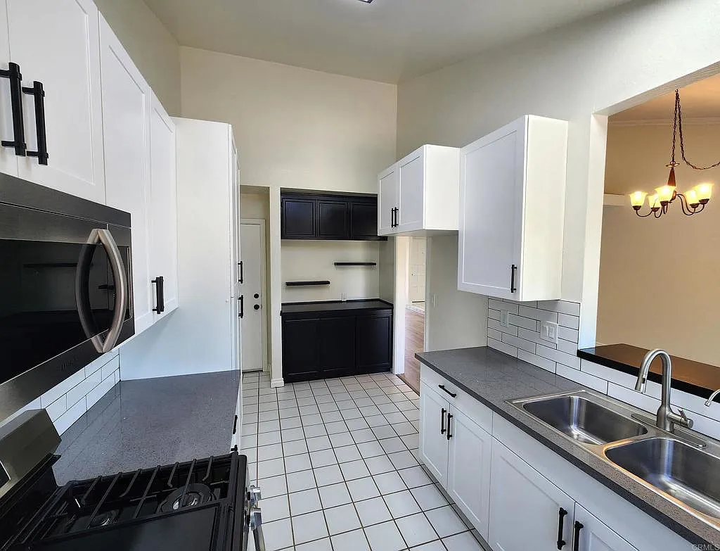 4 bed, 2.0 bath, 1736 sqft, $4,600 — Photo 3