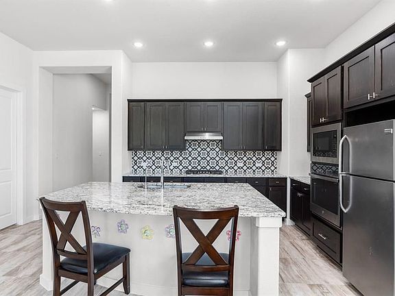 5th image of 1204 Texas Ash Ln