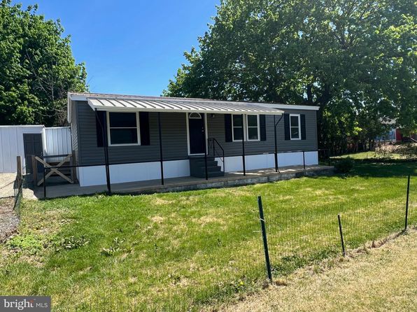 12 Ballfield Ln, Fleetwood, PA 19522