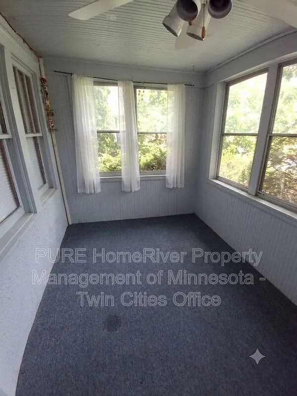 3 bed, 2.0 bath, 2328 sqft, $2,749 — Photo 2