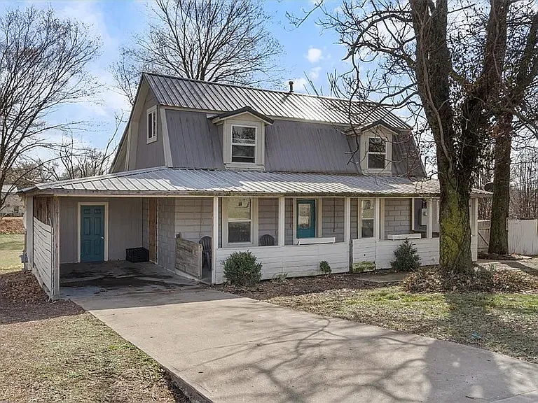 389 E Roller Ave