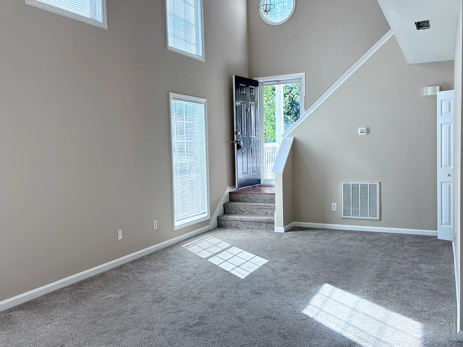 3 bed, 2.5 bath, 1438 sqft, $1,795 — Photo 3