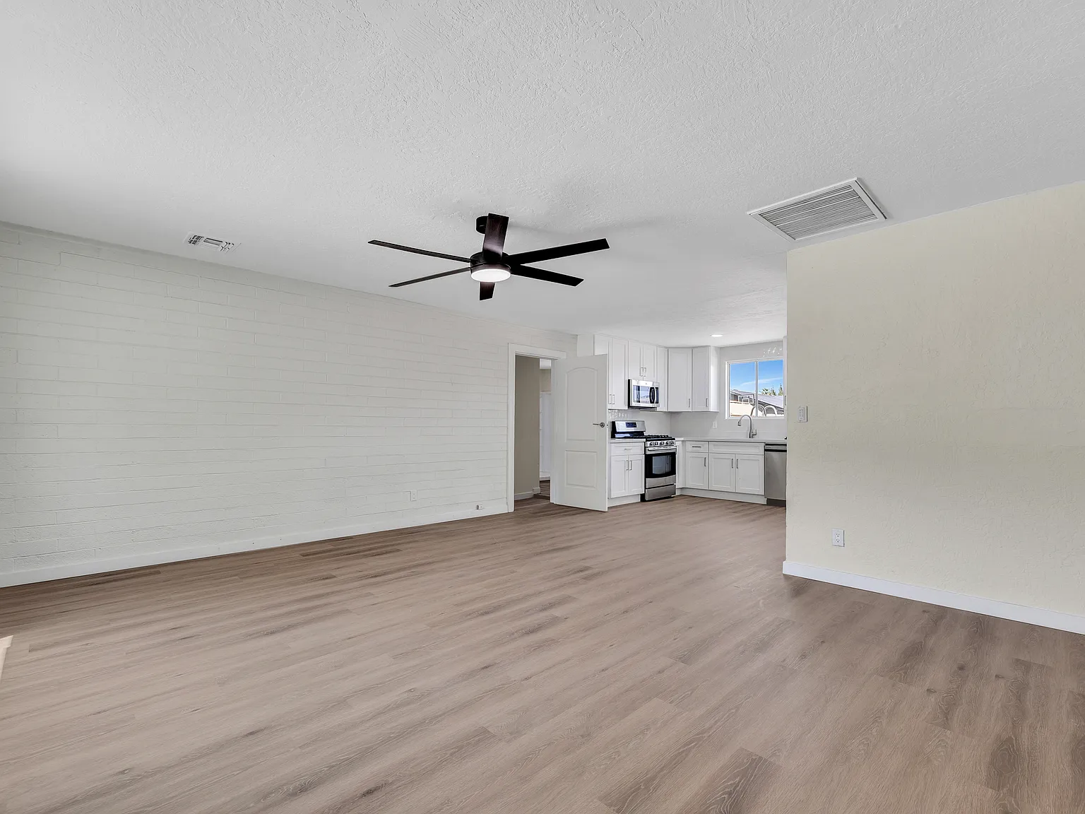 4 bed, 1414 sqft, $2,500 — Photo 3