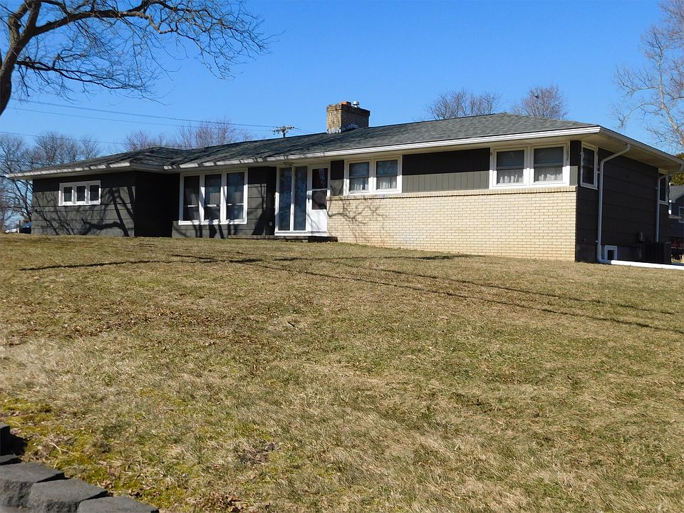 1st image of 6 Hillcrest Dr