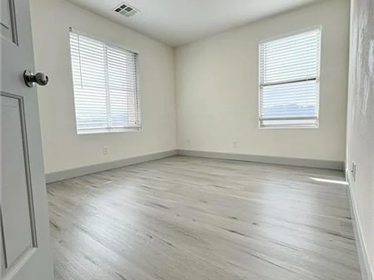 6596 Polonius Ct — Photo 32