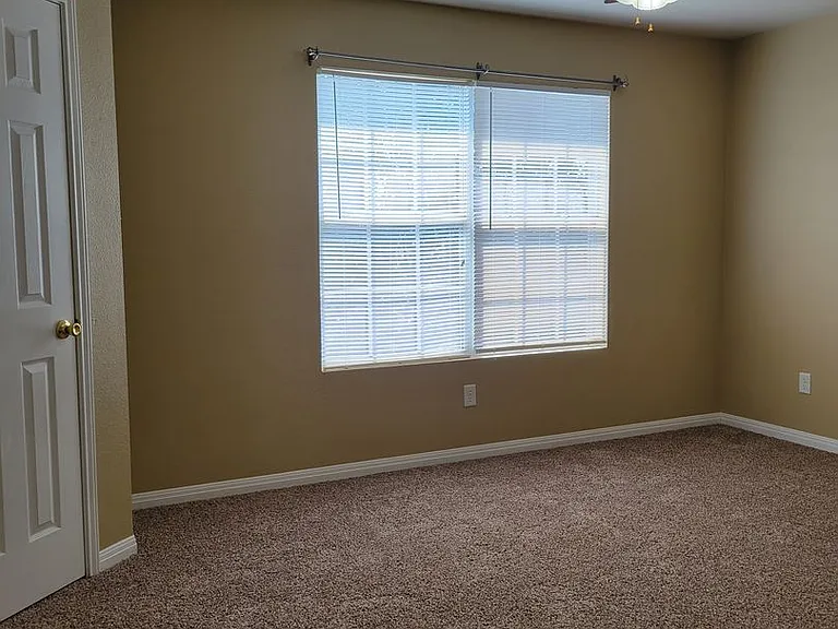 2611 Echo Dr — Photo 17