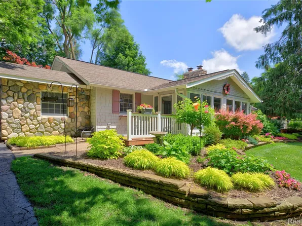 75 W Burdick St, Oxford, MI 48371