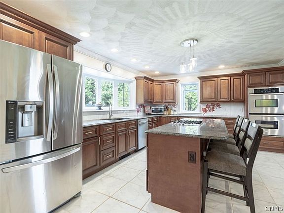 3rd image of 5850 Lowell Rd