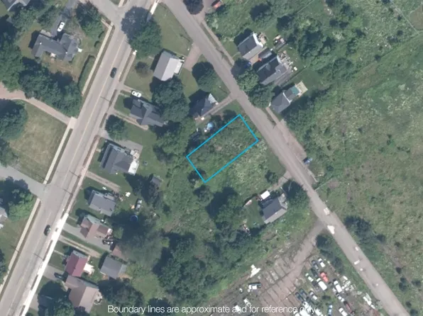 3 Lusby St, Amherst, NS B4H 2S2