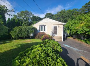 48 Forrest Ave, Shirley, NY