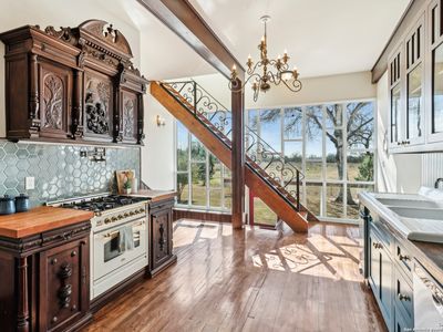 2001 3RD ST, Floresville, TX, 78114