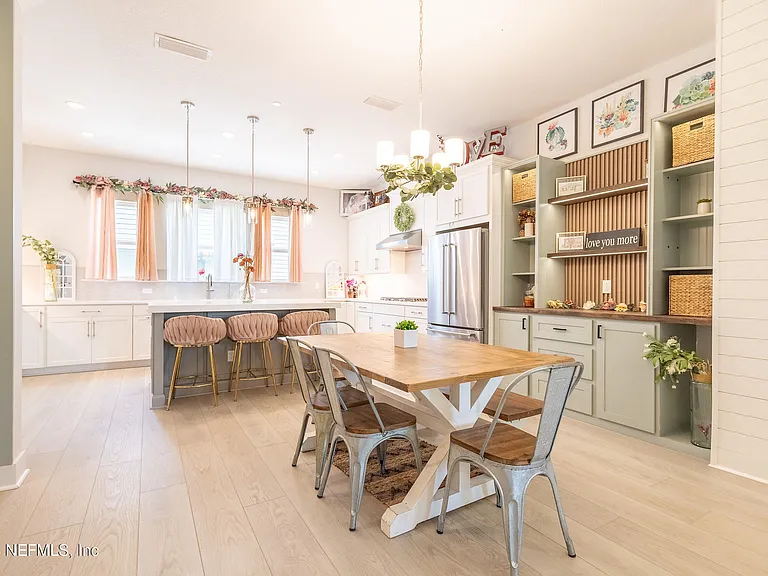 1624 Piazza Pl — Photo 1