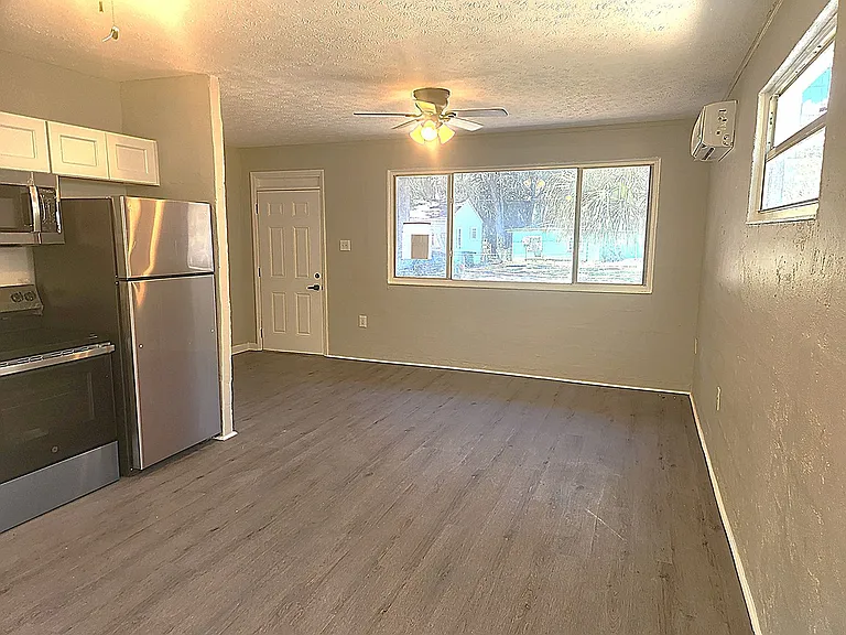 851 State Ave — Photo 5