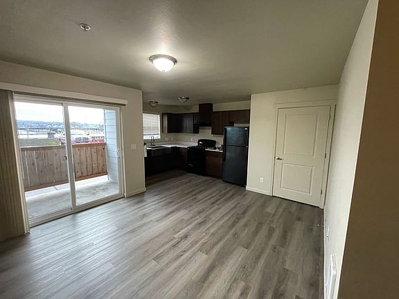 4th image of 2031-2035 5th St #205