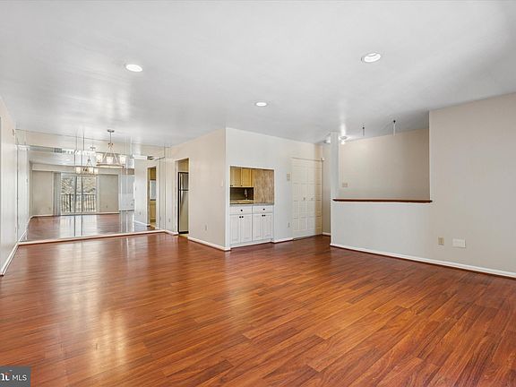 4th image of 3204 Delaire Landing Rd #3204