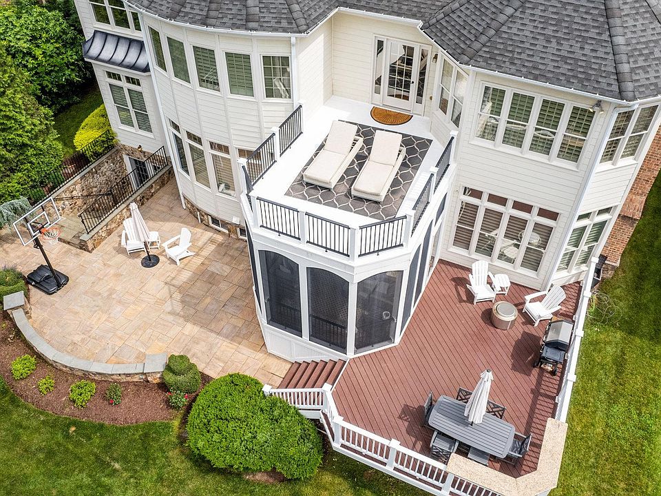 1st image of 43581 Tuckaway Pl