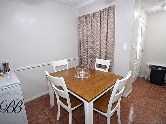 3rd image of 10216 Avenue K
