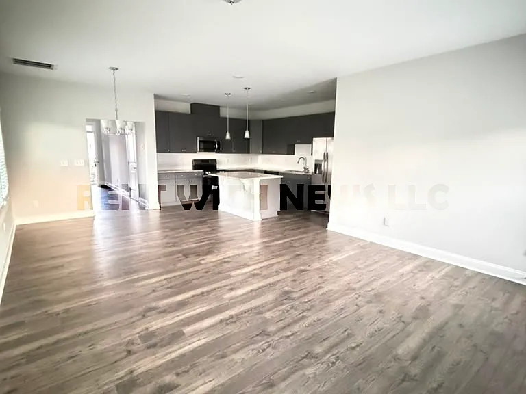 529 Eversden Dr — Photo 5
