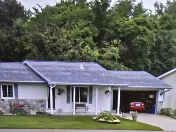 326 York View Ln NW, Comstock Park, MI 49321