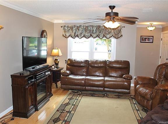 4th image of 1707 Robinwood Rd