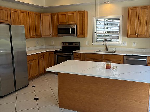 NEW Quartz kitchen counters