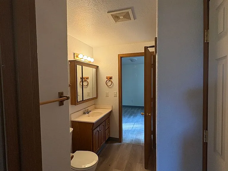 2 Bedroom 1.5 Bathroom Duplex in Southwest Eugene — Photo 14
