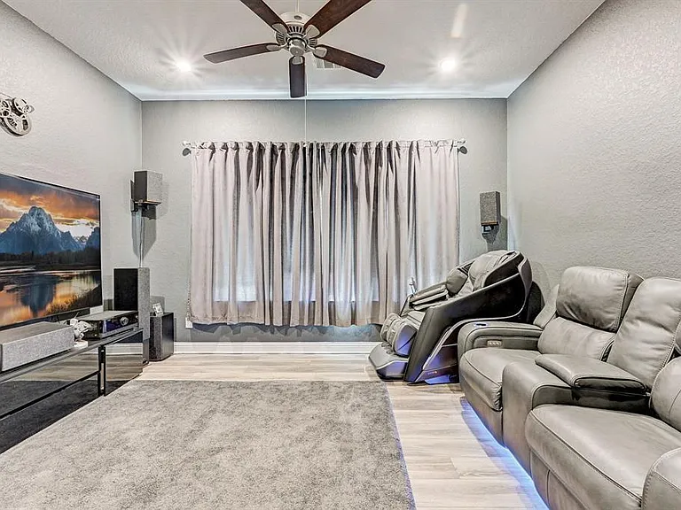 4221 Davis Oak Dr — Photo 10