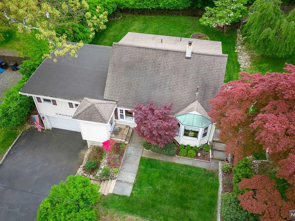 1st image of 293 Piermont Ave