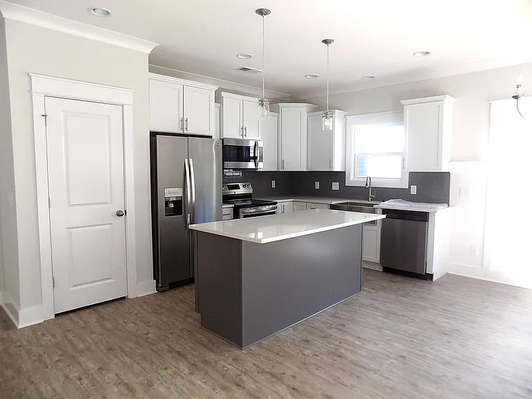 16 Circlewood Dr — Photo 5