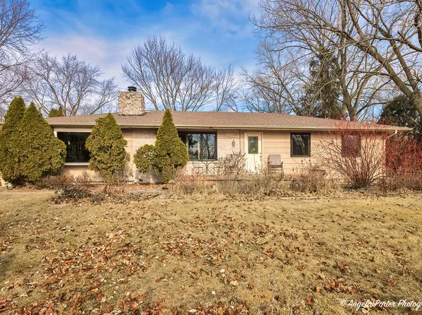 19318 Bunker Hill Rd, Woodstock, IL 60098