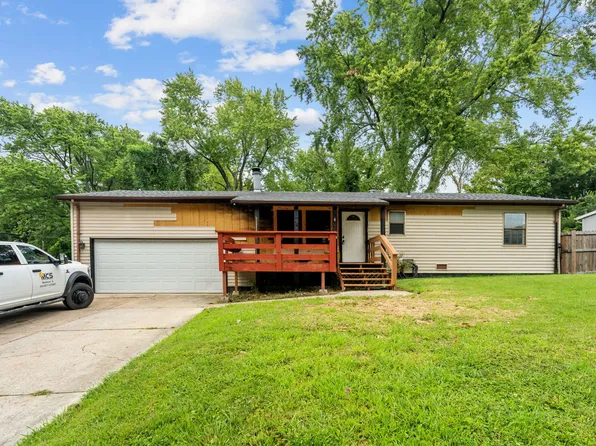 4 Brown Dr, Fairview Heights, IL 62208