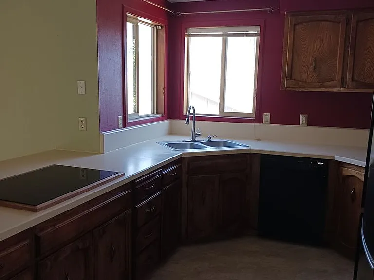 708 Highland Dr — Photo 12